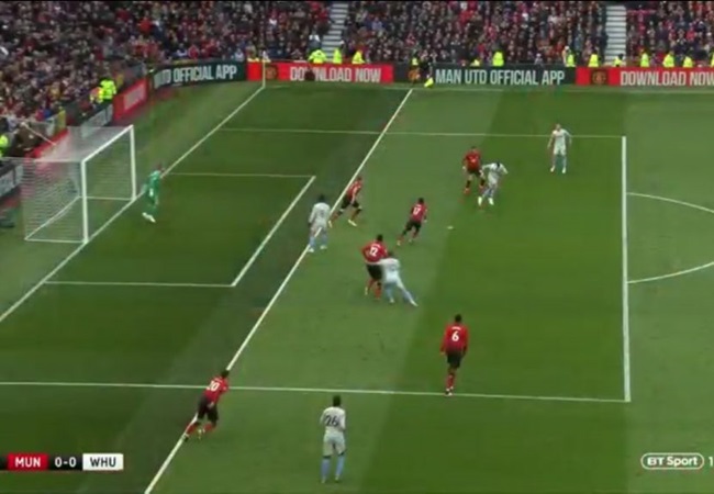 Man Utd hưởng lợi từ 2 quyết định gây tranh cãi trước West Ham