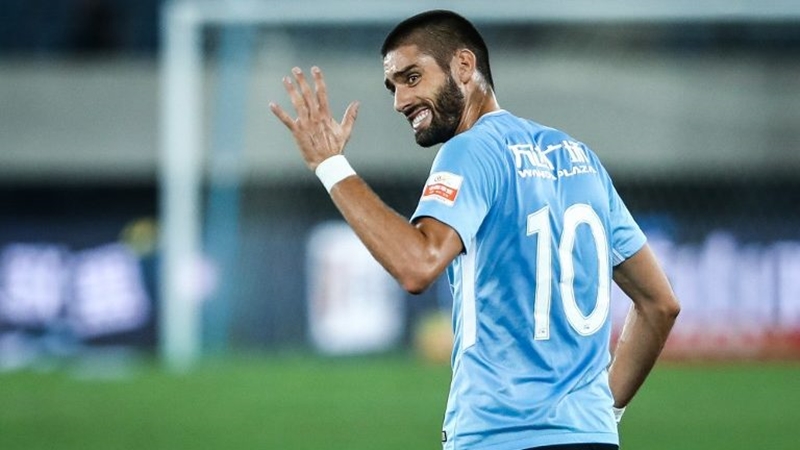 Trong cơn túng quẫn, AC Milan sang Trung Quốc săn tiền đạo