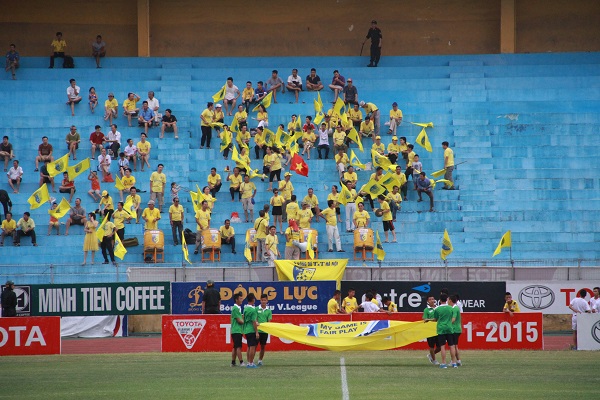 Thành bại… tại các ông bầu, bao giờ V-League mới chuyên nghiệp?