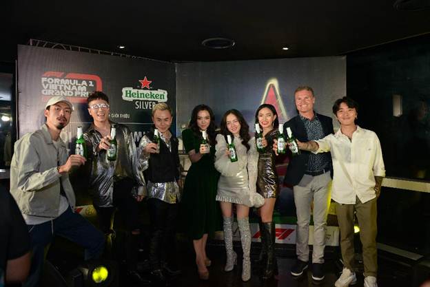 Huyền thoại F1 David Coulthard gửi lời chào fan Việt, sẵn sàng cho màn trình diễn F1 mãn nhãn tại Mỹ Đình