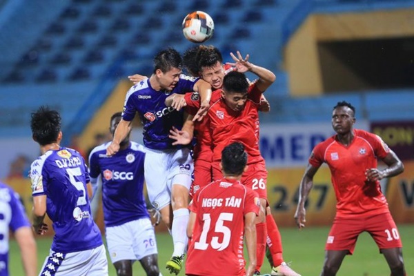 Nảy lửa 2 đầu bảng xếp hạng V-League