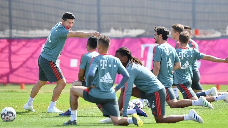 Hummels, James trở lại tập luyện, Bayern "mở cờ trong bụng"