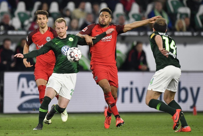 Wolfsburg 1 - 1 Frankfurt và hãy xem 2 "thống soái" nói gì sau trận đấu?
