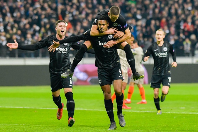 Nhờ Chelsea, Frankfurt được Bundesliga phá vỡ truyền thống chưa từng có