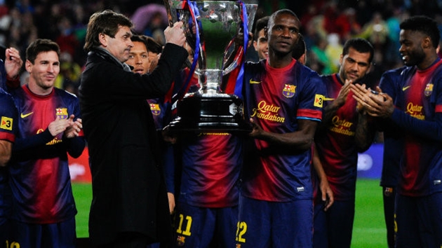 Barcelona tri ân "huyền thoại 100 điểm"