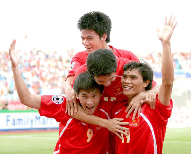 Nhà vô địch AFF Cup 2008 cùng Park Ji-sung, Nakamura "tiếp chiêu" các ngôi sao Tây Ban Nha