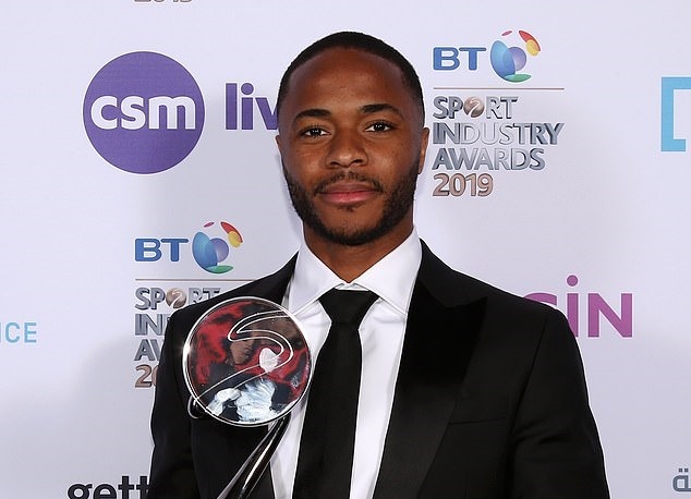 Ảnh bài viết Kệ Van Dijk, Sterling nhận được giải thưởng xứng đáng của riêng mình