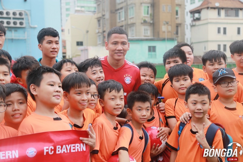 Ảnh bài viết Đọ tài "đá phủi", huyền thoại Bayern và Anh Đức cống hiến trận cầu đáng nhớ