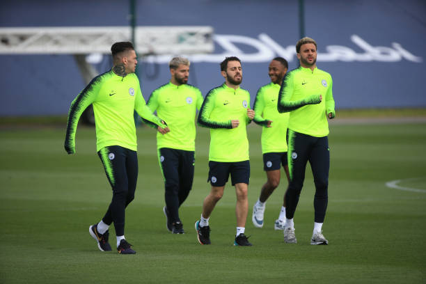 'Ăn gian', Ederson cũng đành bất lực trước 'VĐV điền kinh' của Man City