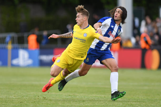 Thua 'tâm phục khẩu phục', Chelsea bỏ lỡ cơ hội độc bá châu Âu
