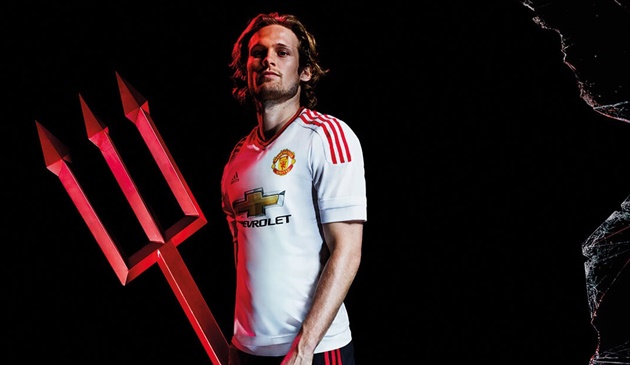 "Hiệp sĩ mù" Blind đã chứng minh Man Utd rất sai lầm?