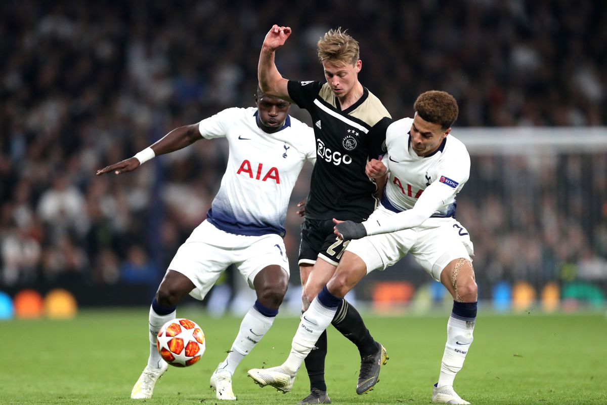 "Ôi Chúa tôi, cầu thủ Tottenham đó kỹ thuật quá tệ"