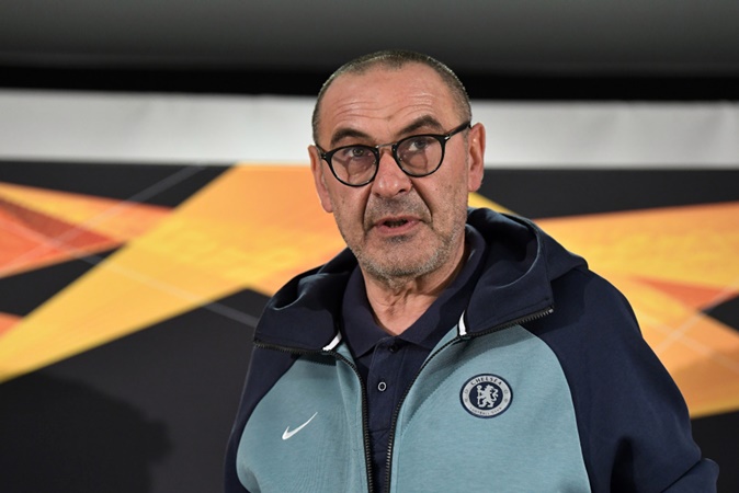 Đụng Frankfurt, "tấm lá chắn" trước khung gỗ Kepa đang rất mong manh
