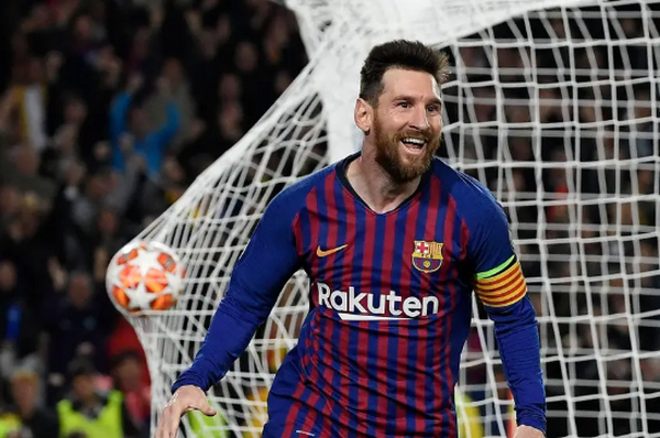 Messi sút phạt thần sầu, huyền thoại Man United phản ứng 'khó tin'