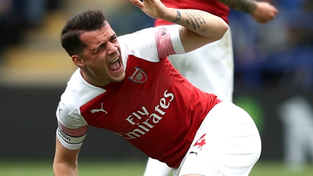 Xhaka tiết lộ không khí phòng thay đồ của Arsenal sau trận thua Leicester 