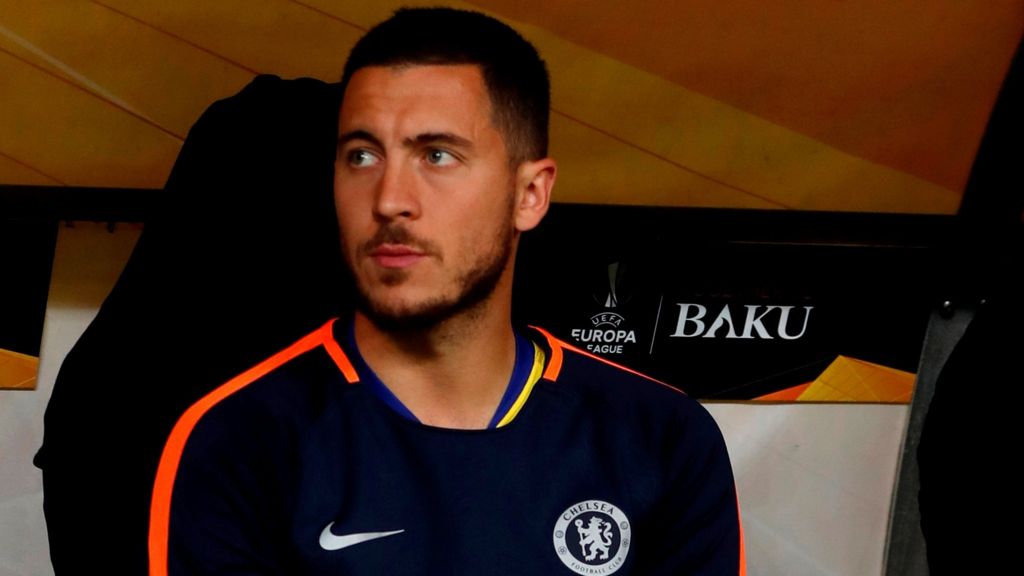 NÓNG: Sarri tiết lộ phản ứng của Hazard khi phải ngồi dự bị