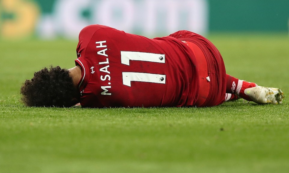 Ảnh bài viết Mohamed Salah đổ gục, ác mộng chung kết Champions League tái hiện