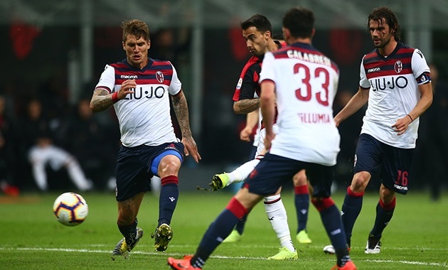 Đánh bại Bologna, AC Milan tiếp tục cuộc đua giành vé dự C1