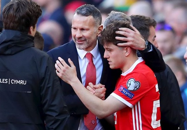 'Đánh bật' Liverpool, M.U dẫn đầu cuộc đua giành 'đồ đệ' của Giggs