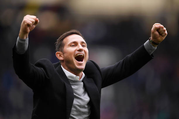 Vỡ òa cuối trận, Lampard tiến gần đến vé thăng hạng Premier League