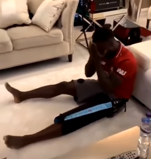 Ảnh bài viết Thương binh Liverpool ăn mừng 'khó đỡ' sau khi đội nhà tạo địa chấn