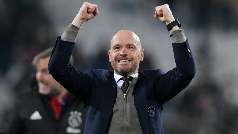 Huyền thoại AC Milan tiến cử HLV Ajax cho…Inter Milan, Barca