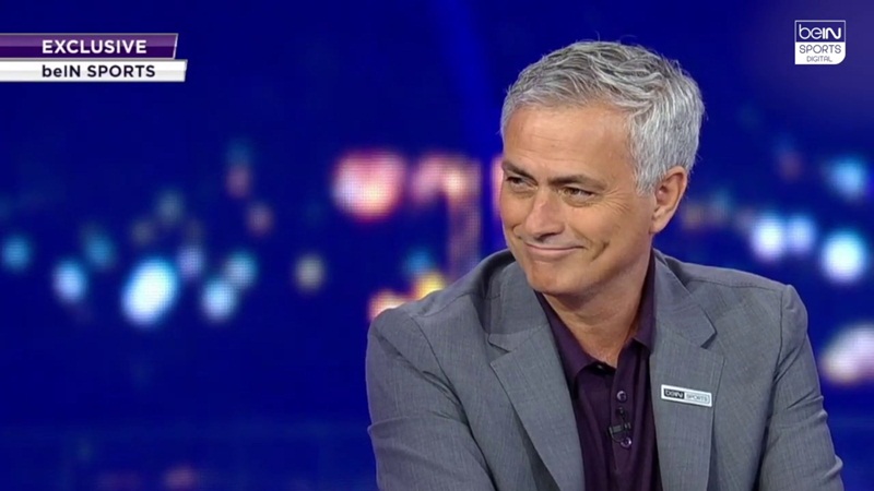 Mourinho dùng cậu bé "ball boy" để đá xoáy Man Utd