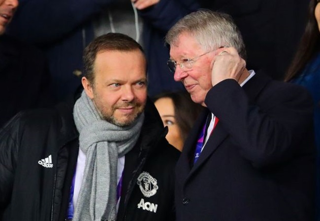 Man Utd 'tan đàn xẻ nghé': Chỉ có Chúa mới biết Ed Woodward đang nghĩ gì