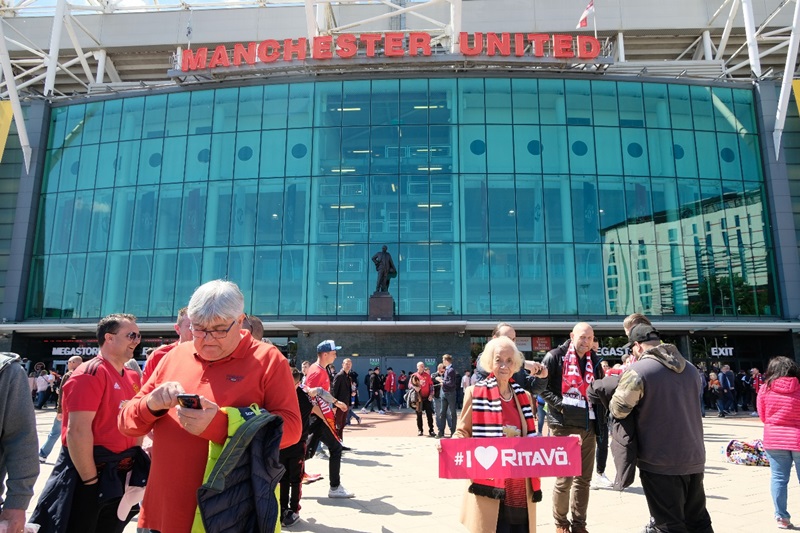 Ảnh bài viết Rita Võ giúp giấc mơ đến sân vận động Old Trafford của cụ Kim Lành thành hiện thực 