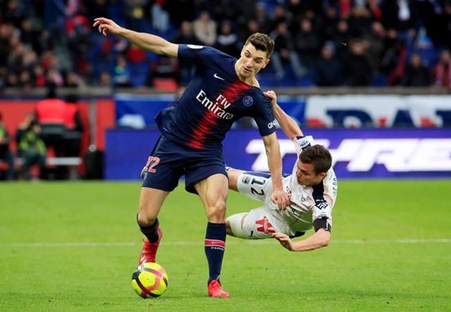 Điên rồ! PSG giữ lại 1 người và thải loại 8 cái tên, có mục tiêu của M.U