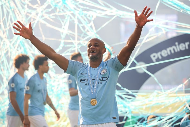 Kompany: "Băng đội trưởng Man City nên thuộc về..."