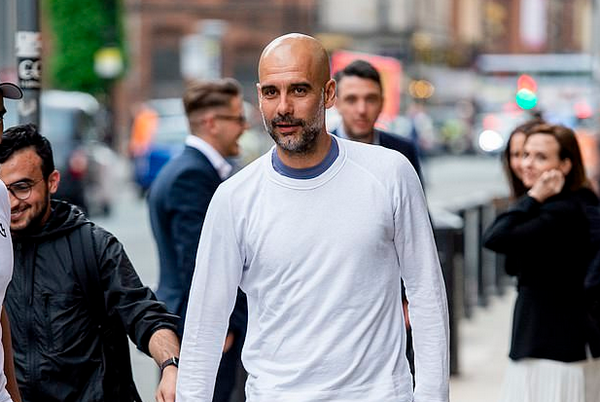 Ảnh bài viết Trốn học trò, Pep Guardiola đi ăn mừng tại nhà hàng của sao Man United