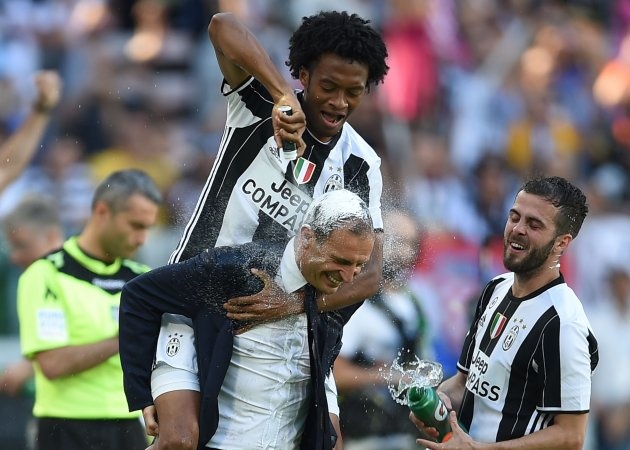 Cầu thủ Juventus bật khóc sau khi nghe tin Max Allegri ra đi