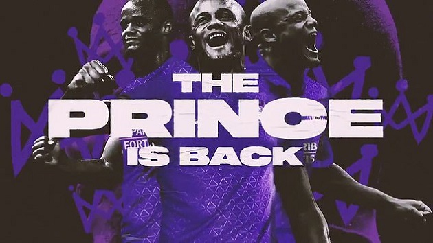 Mái nhà xưa chào đón Kompany theo phong cách không thể ấn tượng hơn