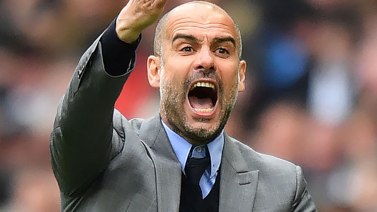 SỐC: Phóng viên hỏi 1 câu, Pep Guardiola nổi điên trong phòng họp báo