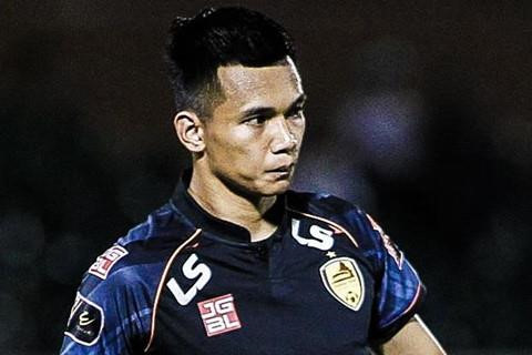 Fan quốc tế châm chọc pha câu giờ tai hại của thủ môn V-League