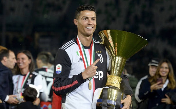 Ảnh bài viết Nâng cúp 'chất lừ', Ronaldo làm 1 điều với Allegri ngày chia tay Allianz