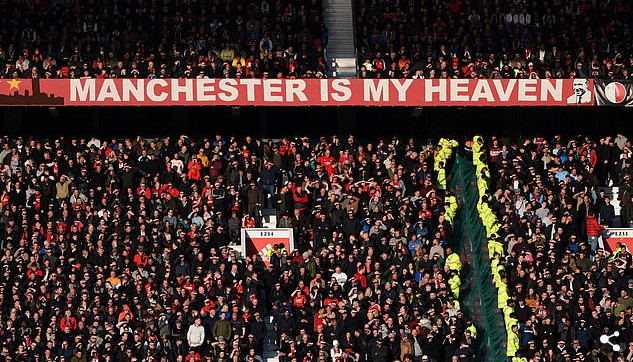 Bất chấp thảm họa, Man Utd vẫn bán sạch vé mùa tới