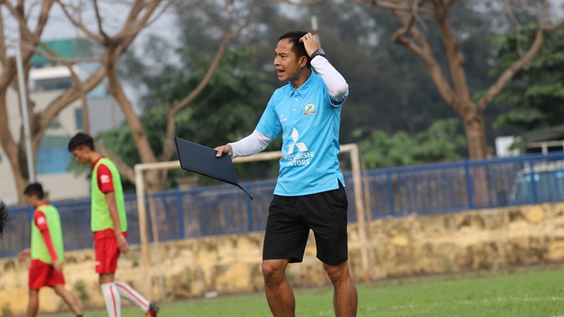 Khó khăn chồng chất, Phù Đổng FC "thay tướng giữa dòng"