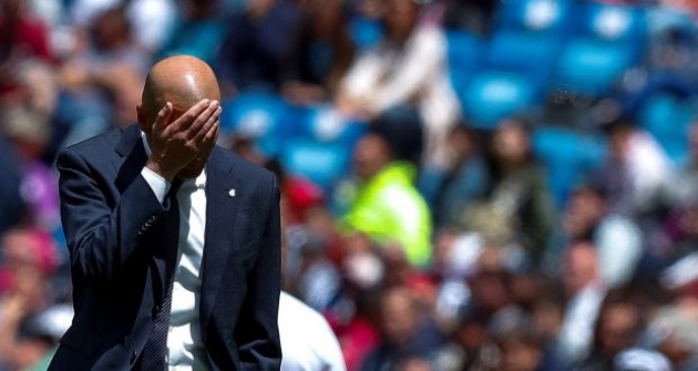 Cầu thủ Real đồng loạt nói 1 điều, HLV Zidane đau đầu với bài toán khó