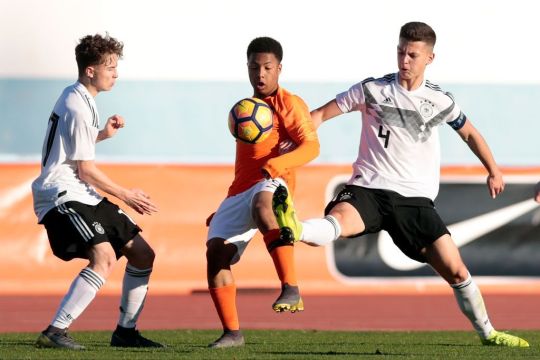 Man Utd hoàn tất tân binh đầu tiên cho Solskjaer, 'hàng hot' từ Ajax