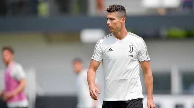 Ronaldo cùng đồng đội quyết tâm trong ngày chia tay Max Allegri
