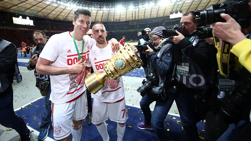 Hậu trận CK cúp quốc gia: "Người vĩ đại" Ribery, kỷ lục gọi tên Lewy