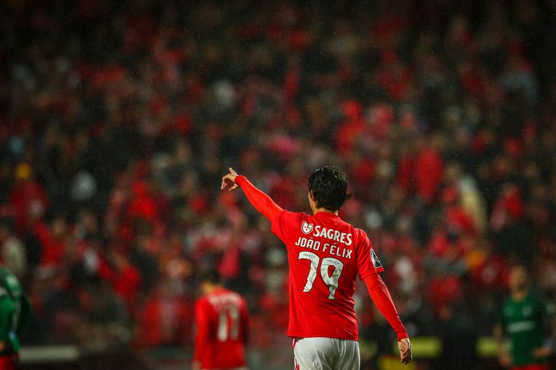 Mục tiêu trăm triệu của Man Utd được khen giống Kaka