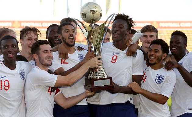 Ảnh bài viết Bảo vệ ngôi vương, Tam Sư triệu tập 6 tài năng trẻ của Chelsea và Arsenal