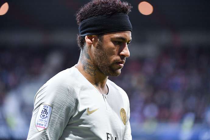 CHÍNH THỨC: Neymar bị tước băng đội trưởng tuyển Brazil