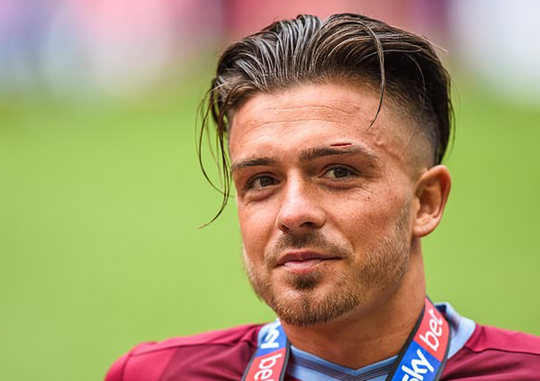 Jack Grealish đưa Villa lên hạng bằng đôi giày gây sốc