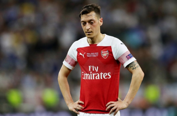 Arsenal bại trận, Fabregas nói lời thật lòng về Ozil