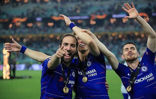 Ảnh bài viết Đây, điều Higuain làm với Luiz sau scandal gây gổ trên sân tập