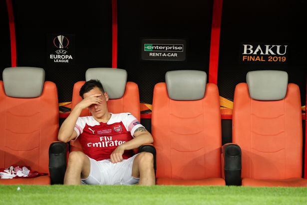 Fan Arsenal: "Tống khứ cậu ta, người nên tự xấu hổ về bản thân"